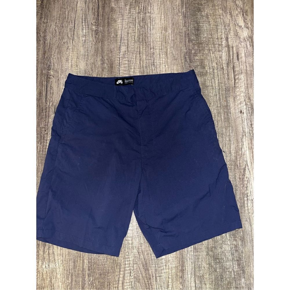 Men’s Nike SB Navy Shorts Medium Size 30